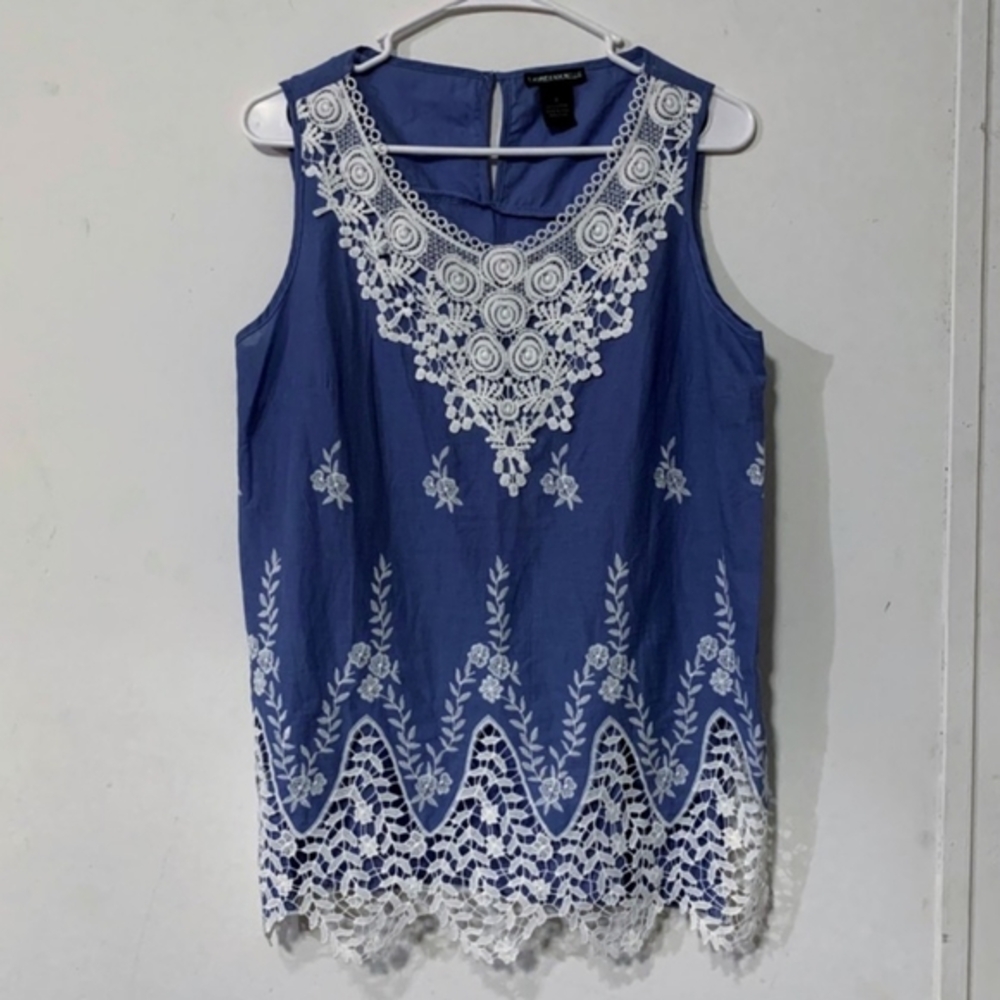 🎈 - Lauren Michelle sz S Periwinkle Blue Lace and Embroidered Top